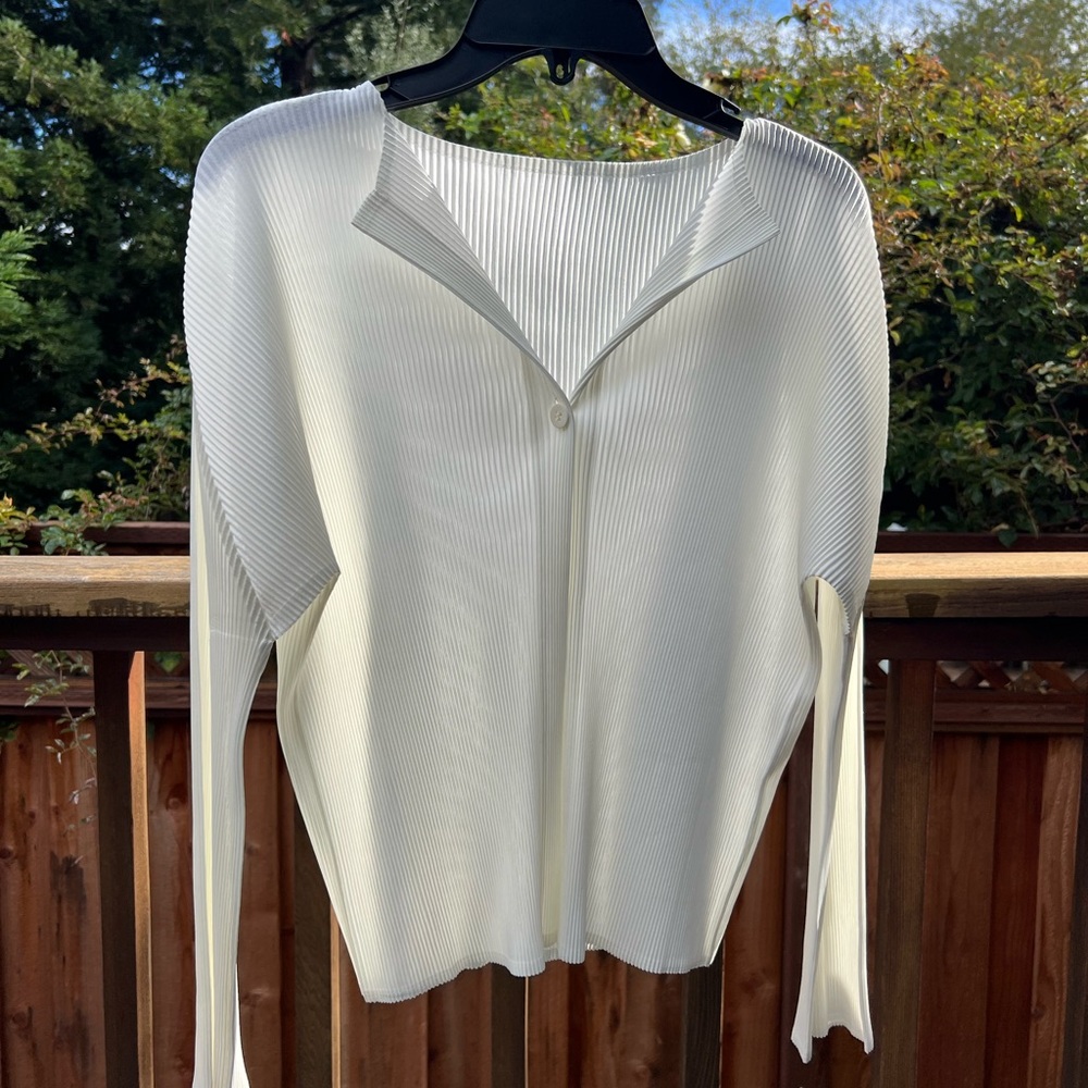 Pleats Please Issey Miyake
Blue Tank top White Women's Top
